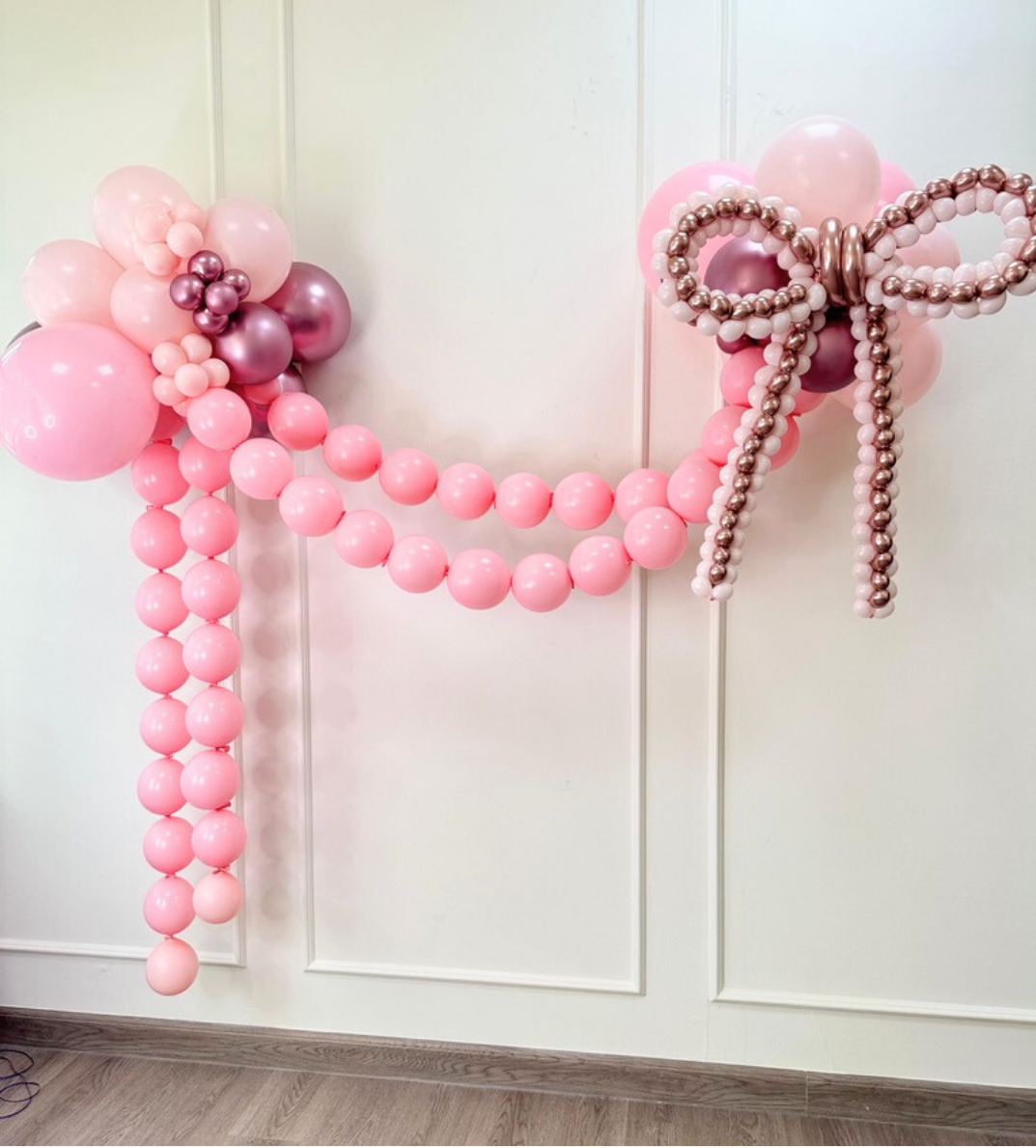 Pretty Little Bow Balloon Garland
