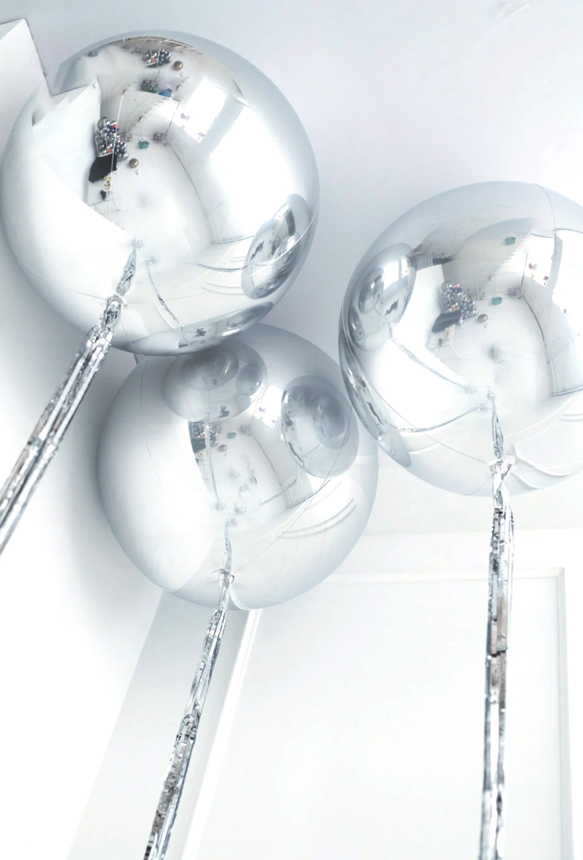 Silver Orbz & Tassels Balloon Set