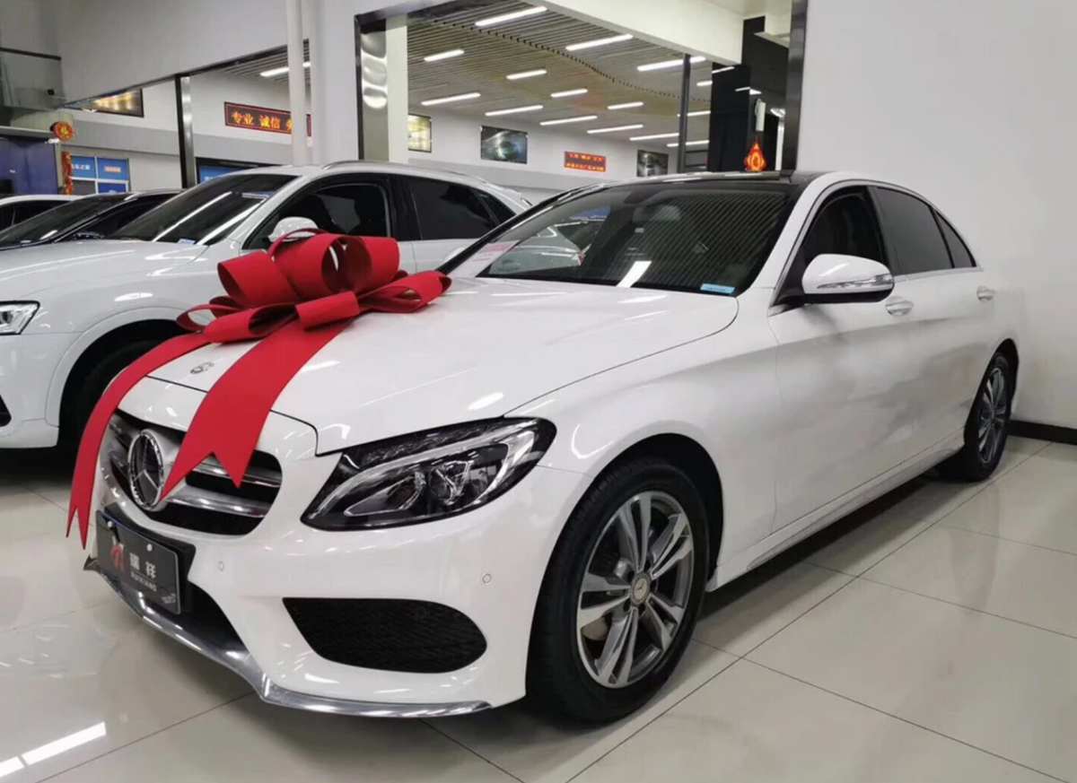 Red Giant Car Bow with Tails