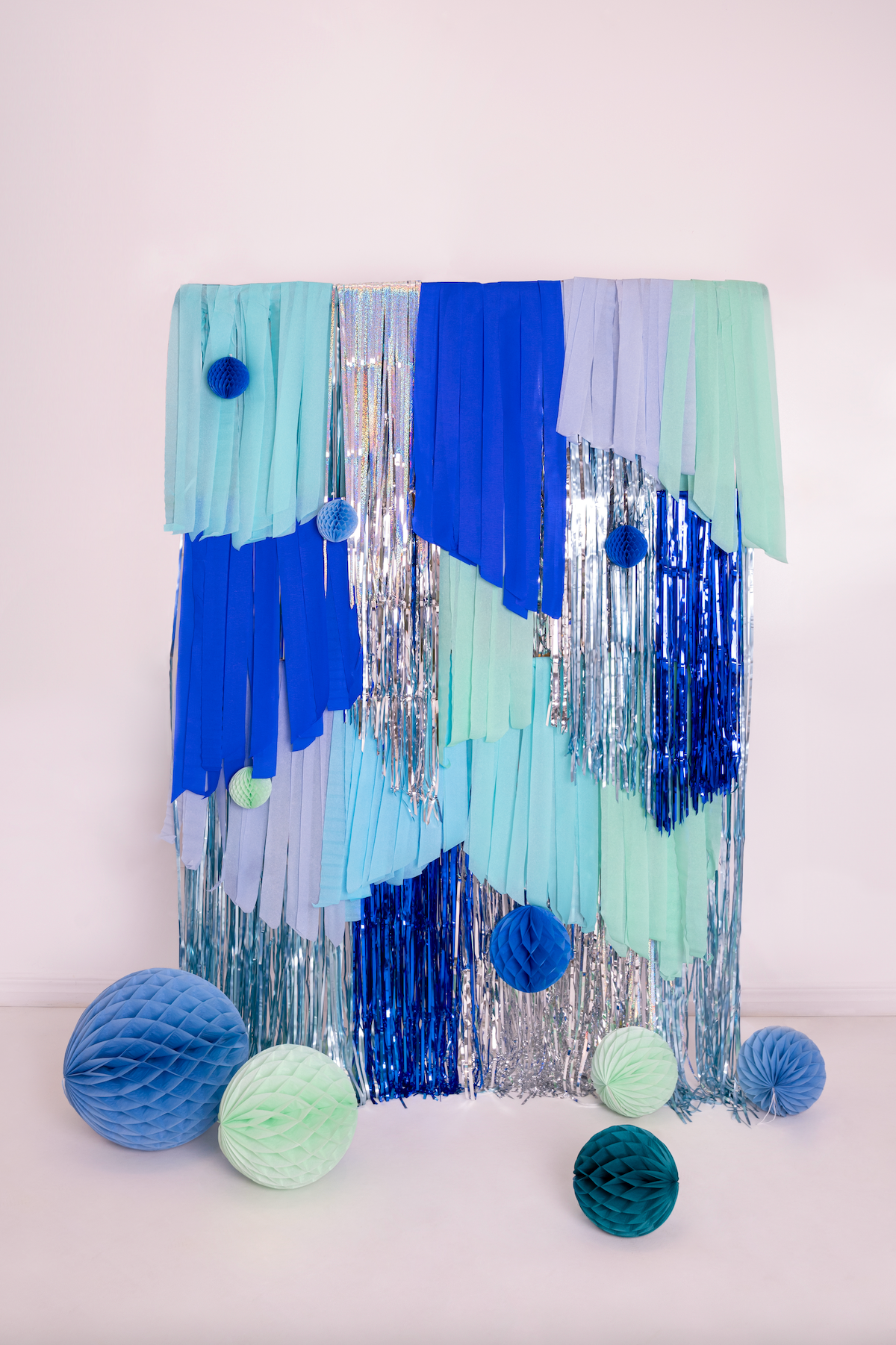 Blue & Green Crepe Paper Streamers Set