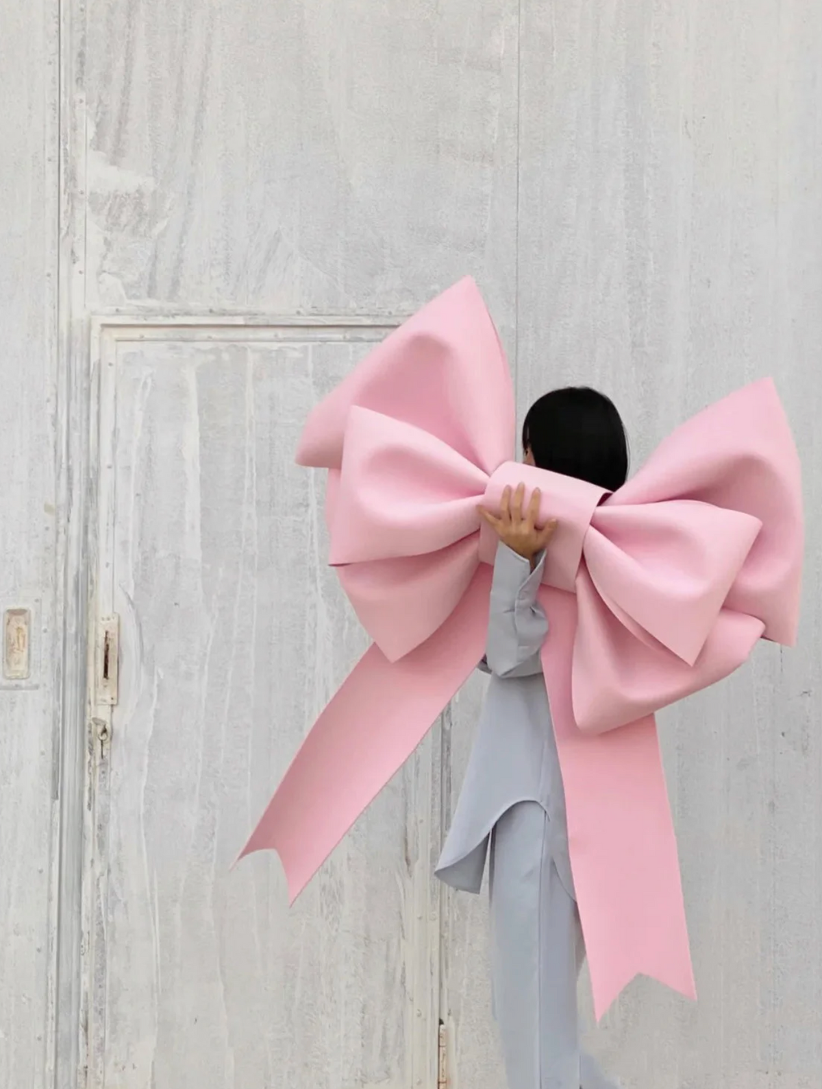 Pink &amp; Black DIY Giant Bow Decoration