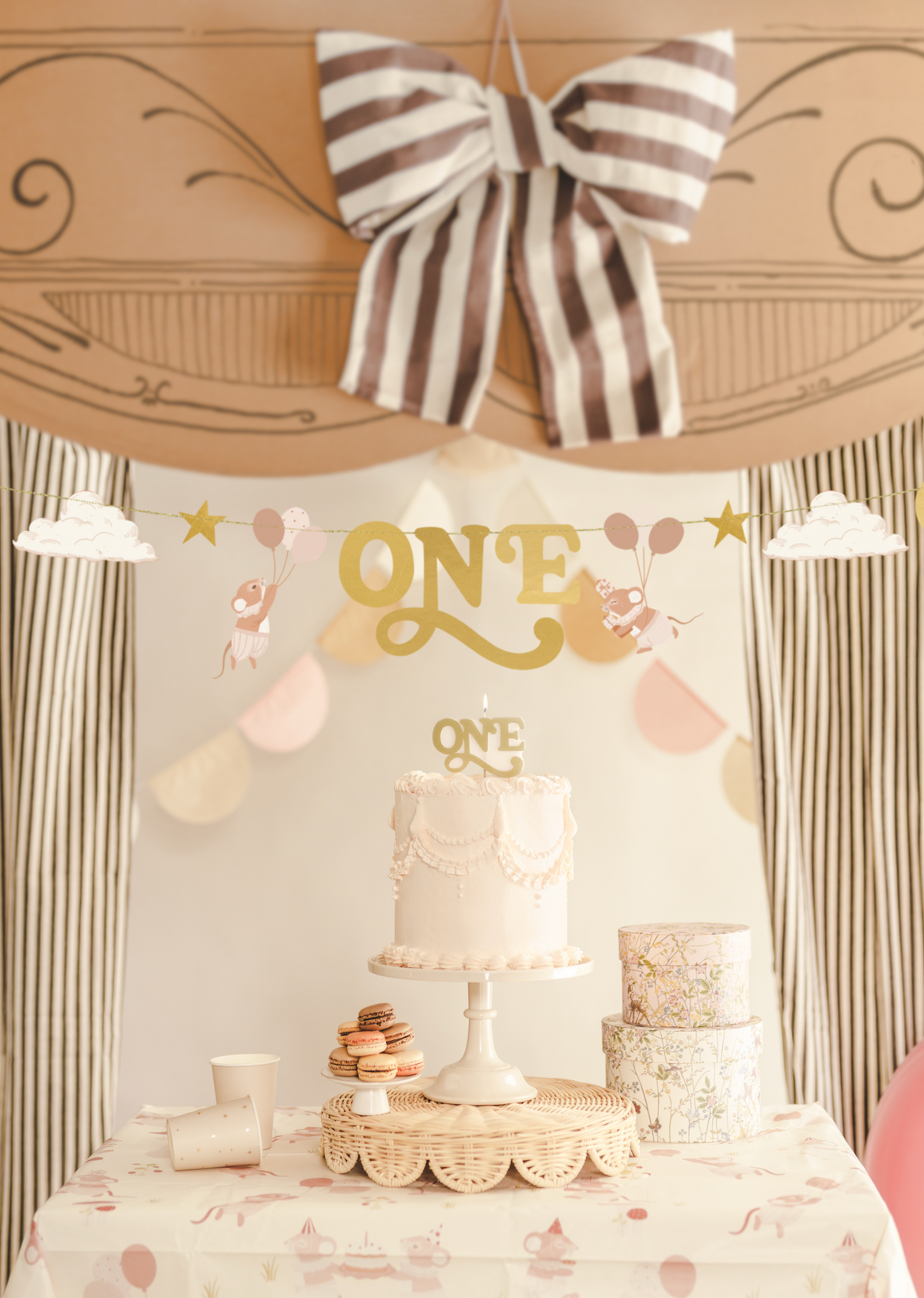 One Mice Gold Banner