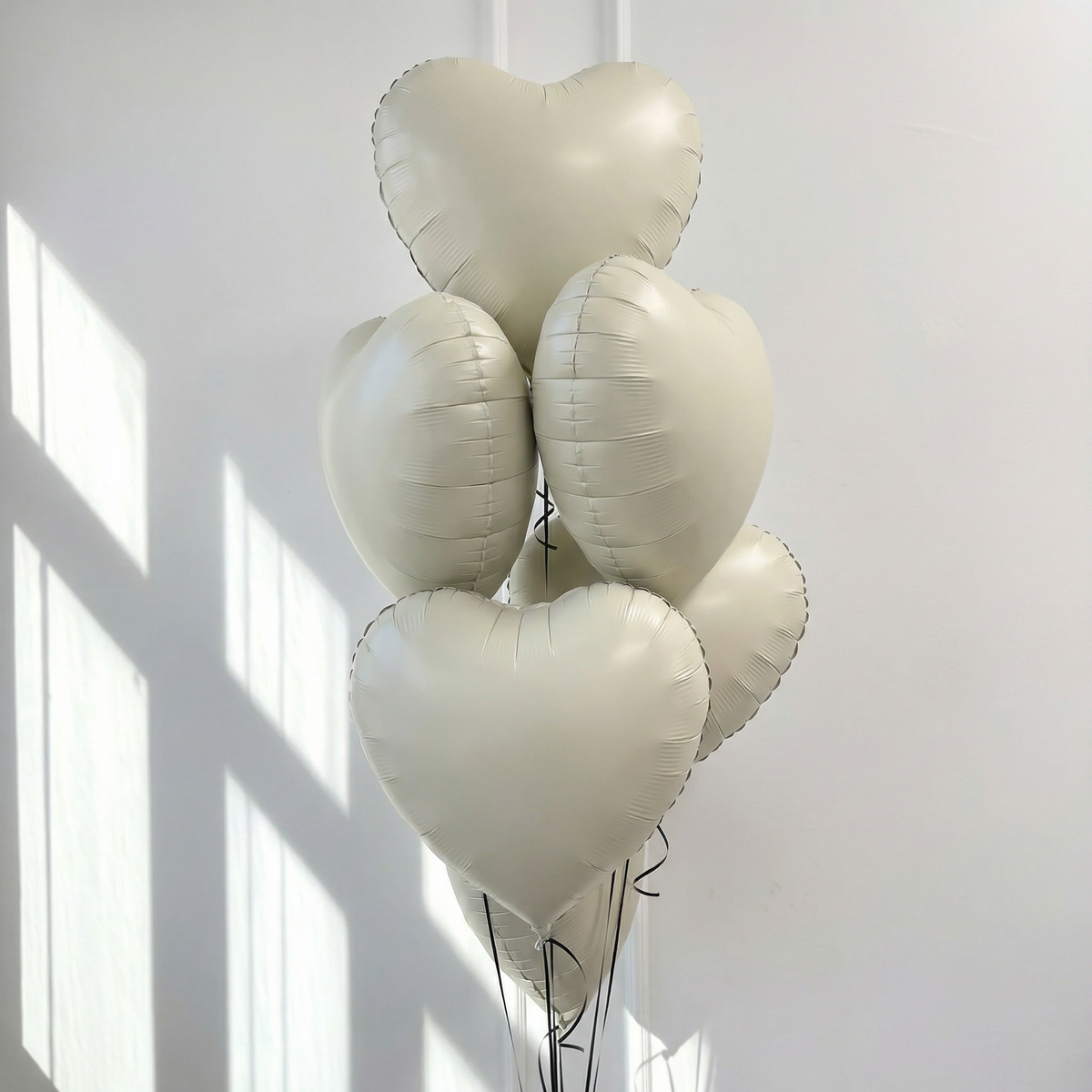 Metallic Ivory Jelly Heart Foil 18"