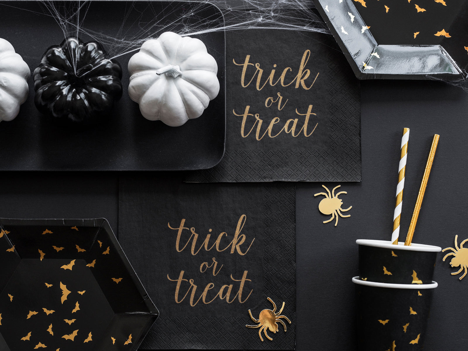 Metallic Gold Bats Party Cups