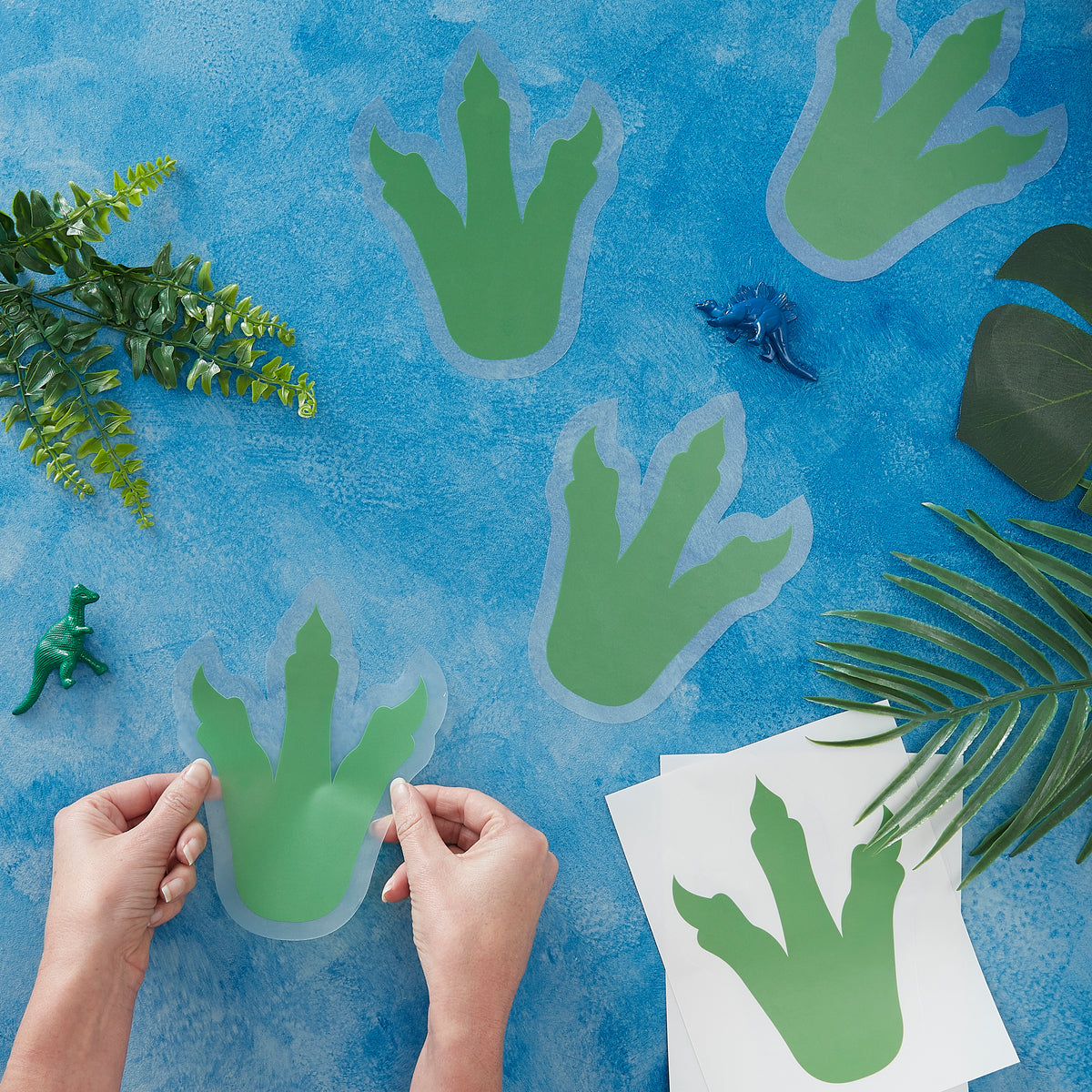 DINOSAUR PARTY FOOTPRINT SITCKERS
