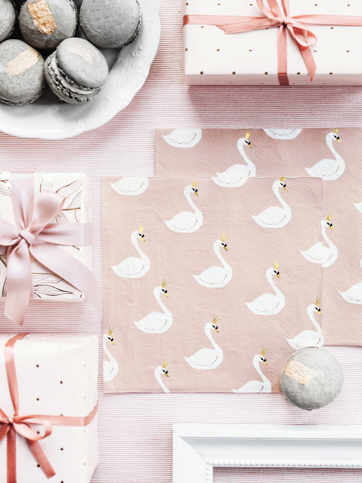 Lovely Swan Lake Paper Napkins Pink 
