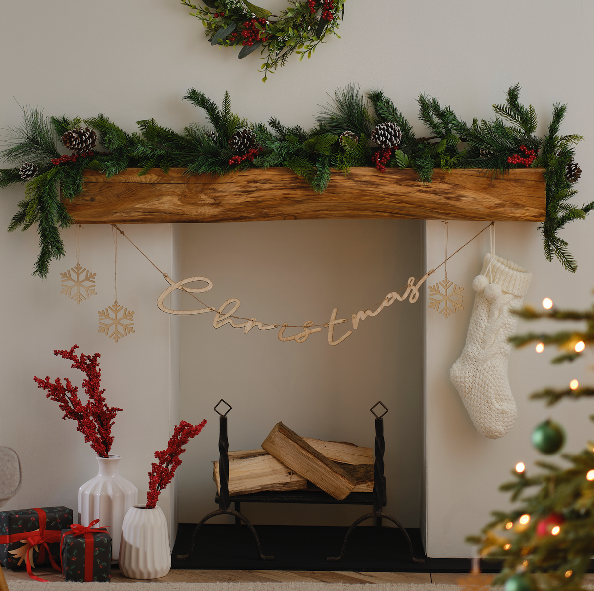 Foliage and Berries Christmas Garland