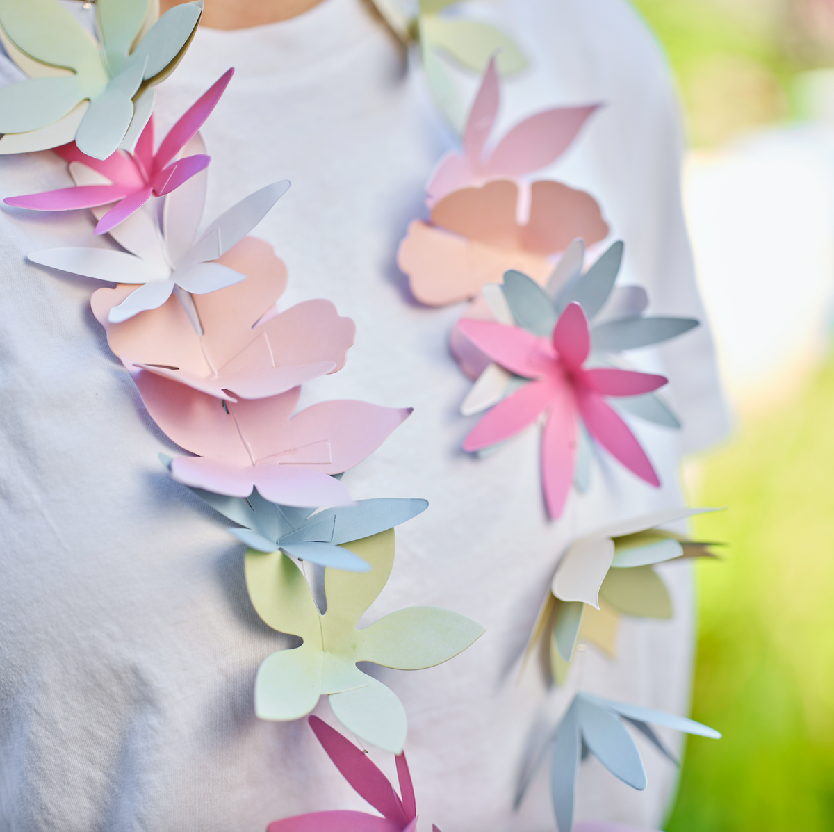 Hawaiian Tiki Paper Flower Garland