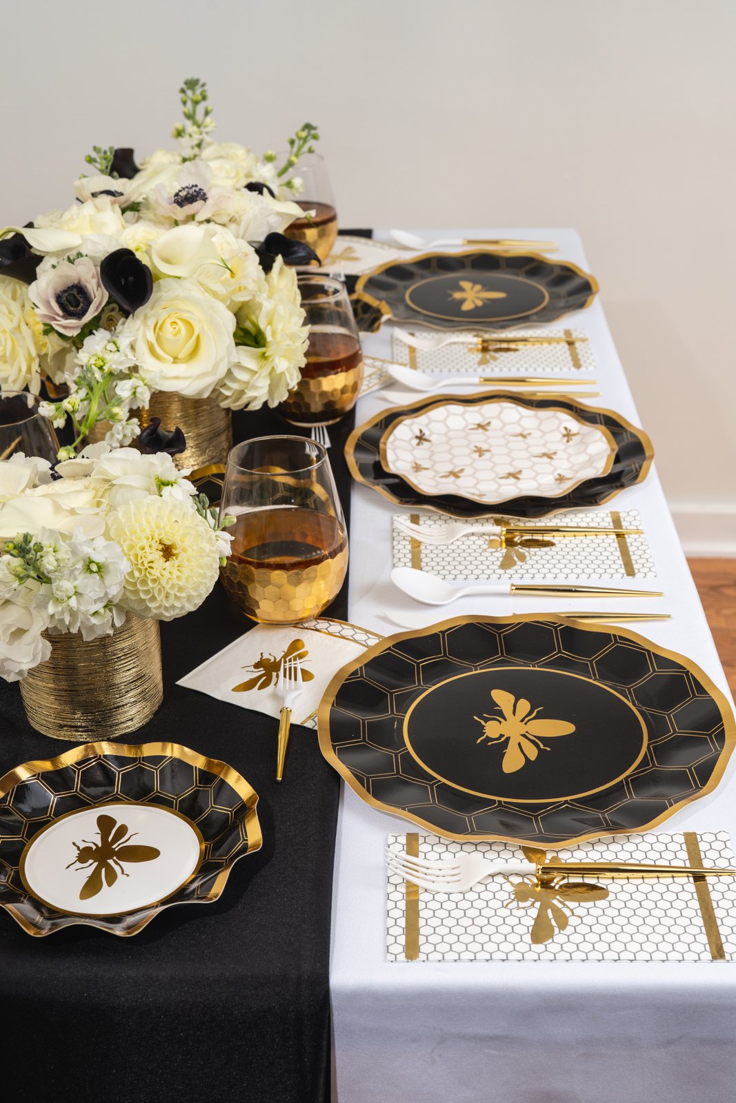 Honeybee Wavy Dinner Plates